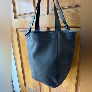 Authentic 🖤Coach🖤 XL SoHo Duffle Tote -Beautiful Costa Rican Black Leather